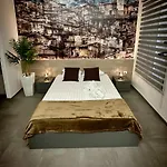 Degli Archi - Fronte Acquario - Luxury 4*